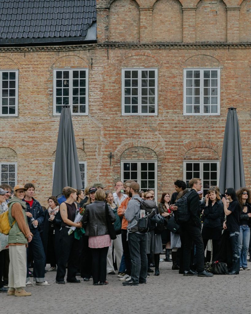 Åpning: Avgang 2025 – VI SEES VED VERDENS ENDE