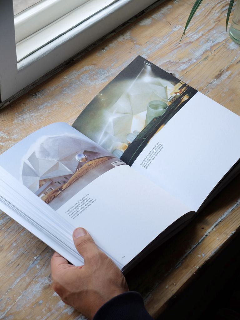 Letters Sent from Heaven - Frozen and Vaporized Water: Ukichiro Nakaya and Fujiko Nakaya’s Science and Art