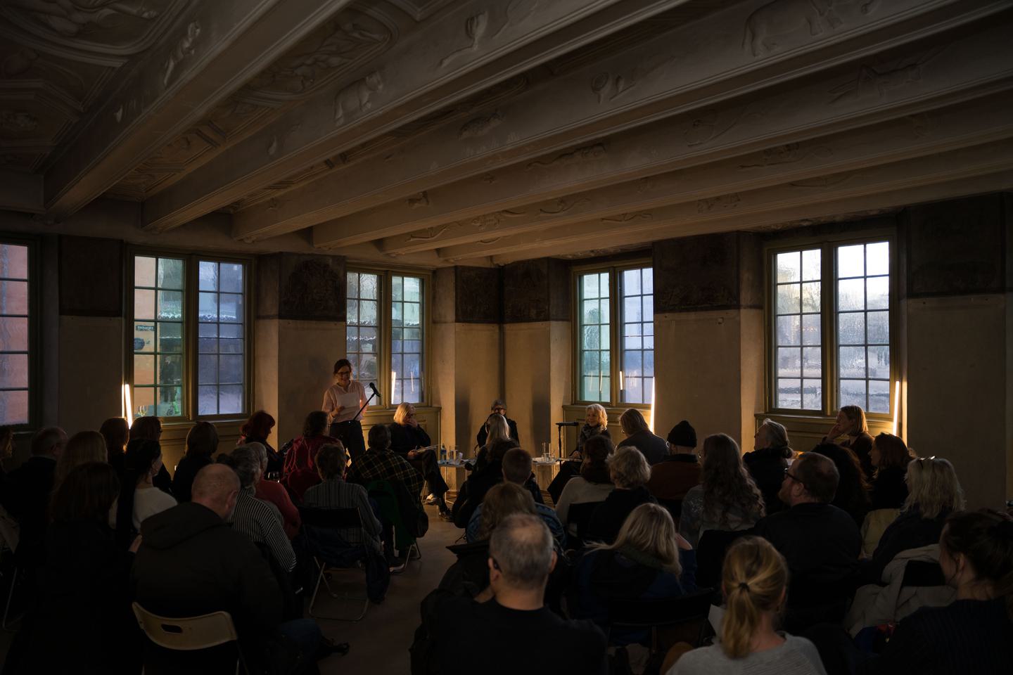 Kunst og litteratur: Lotte Konow Lund i samtale med Synnøve Persen og Ika Kaminka. Foto: Jacky Jaan Yuan Kuo