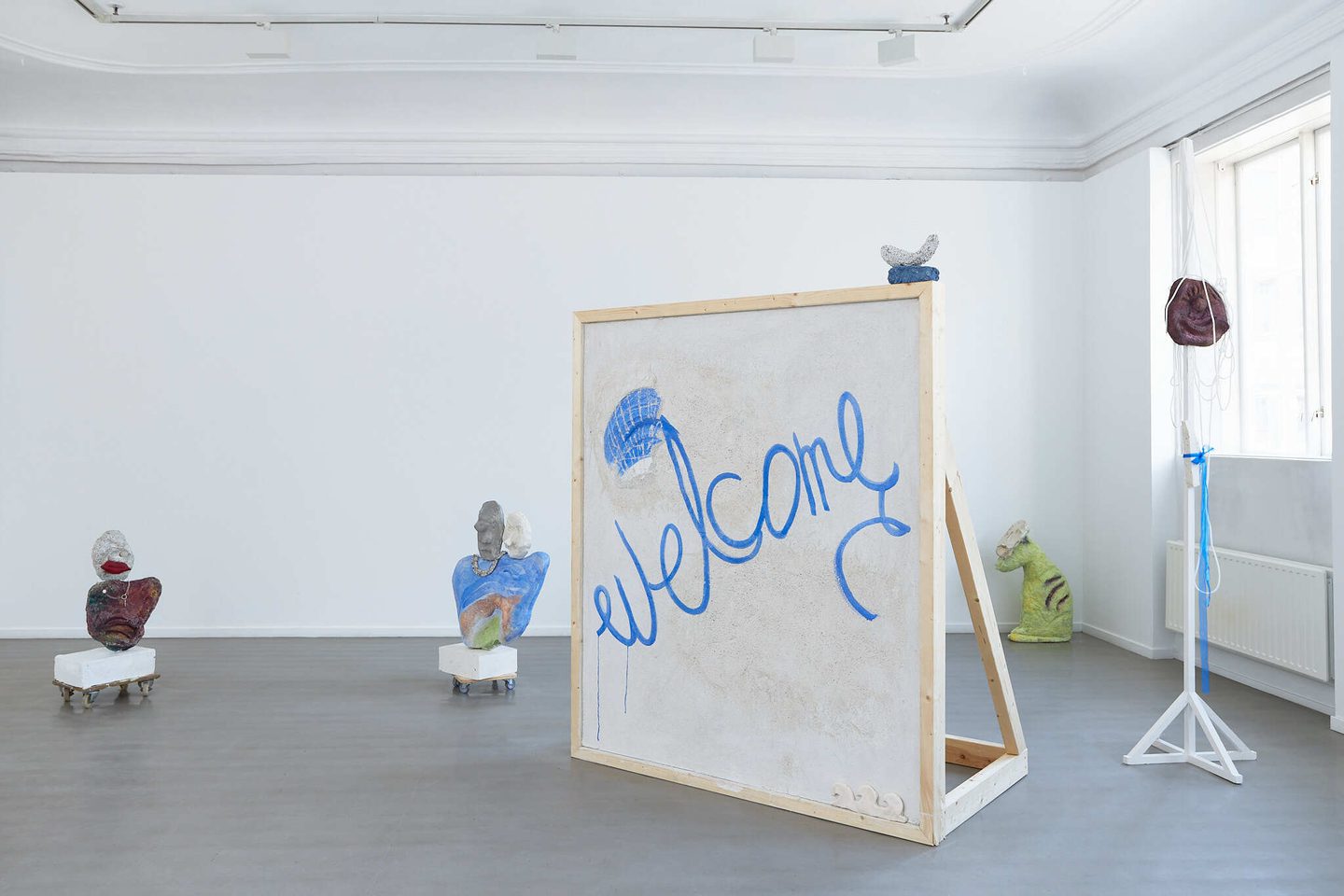 Anna Daniell, Folk som elsker kunst, Tilskuer 4, Welcome og Tilskuer 5, 2024. Foto: Henrik Follesø Egeland